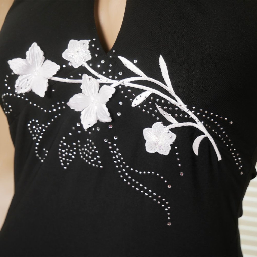 Celine Black and White Floral Keyhole Front Halter Dress Size: Small - Picture 2 of 9